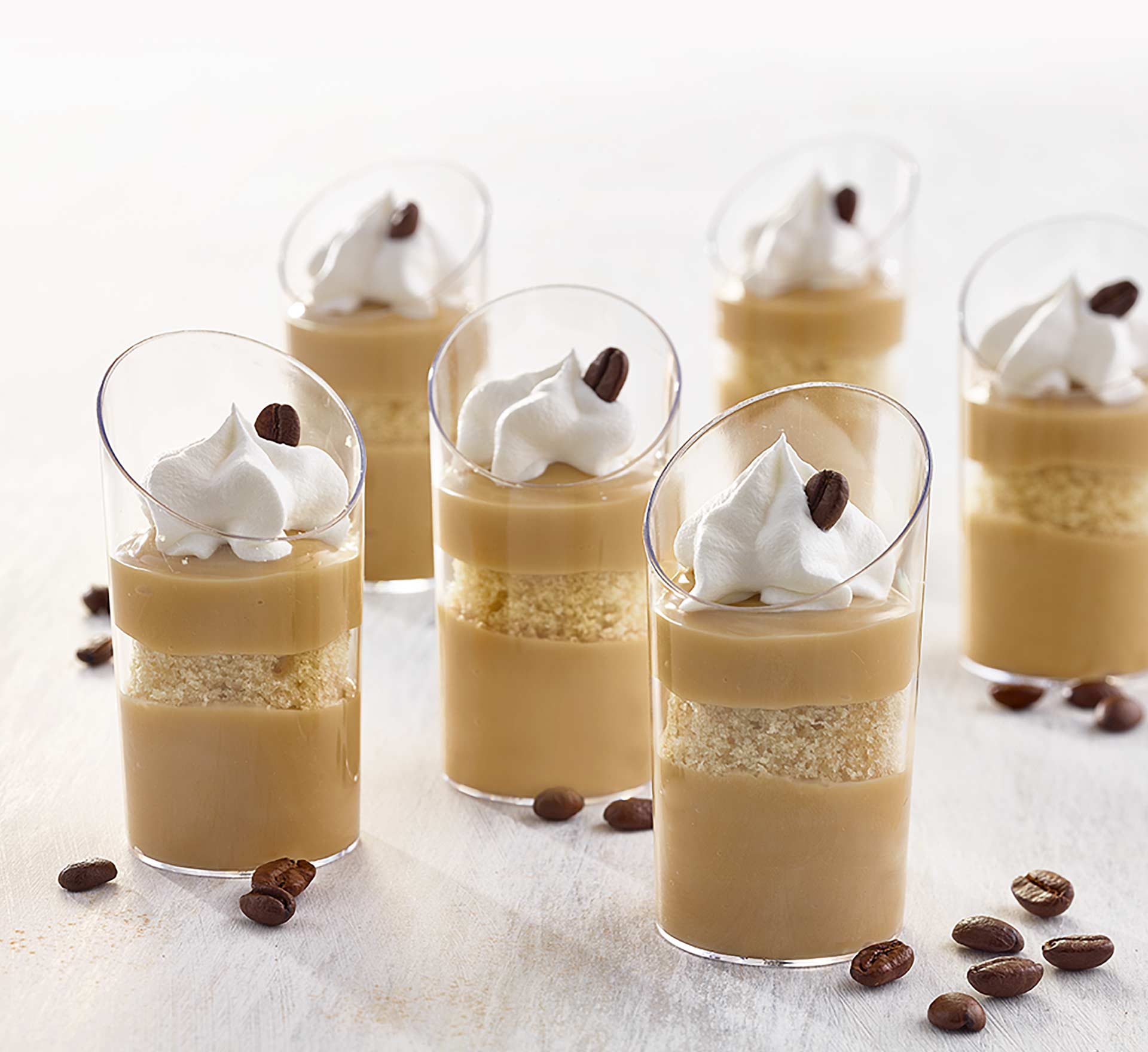 كاسات البارفيه بالفانيليا والشوفان والشوكولاتة باللوز